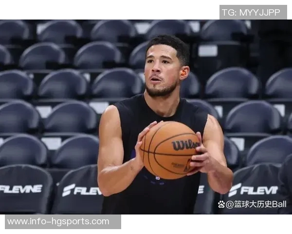 布克表现平平13投5中贡献21分8篮板6助攻罚球命中率高达818