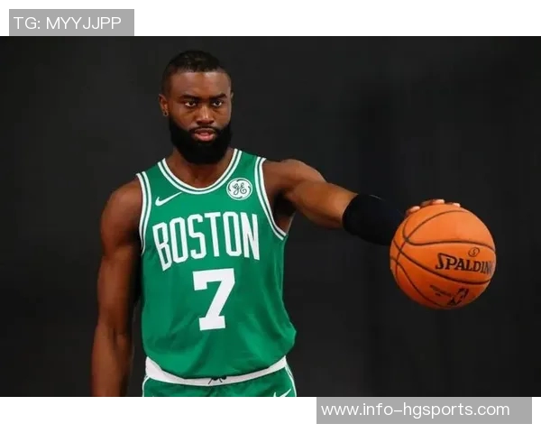 杰伦布朗谈球队战绩超预期强调保持紧迫感的重要性